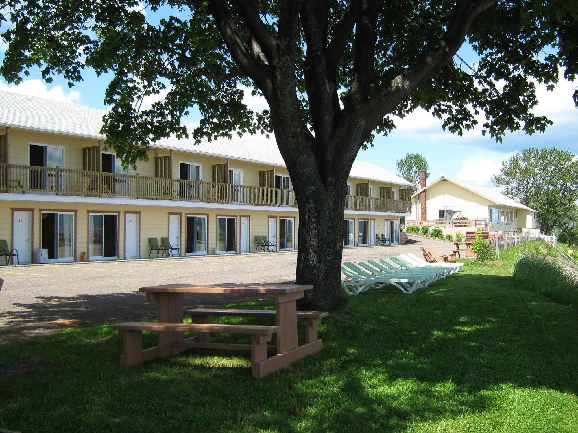 Motel Carleton Sur Mer Экстерьер фото